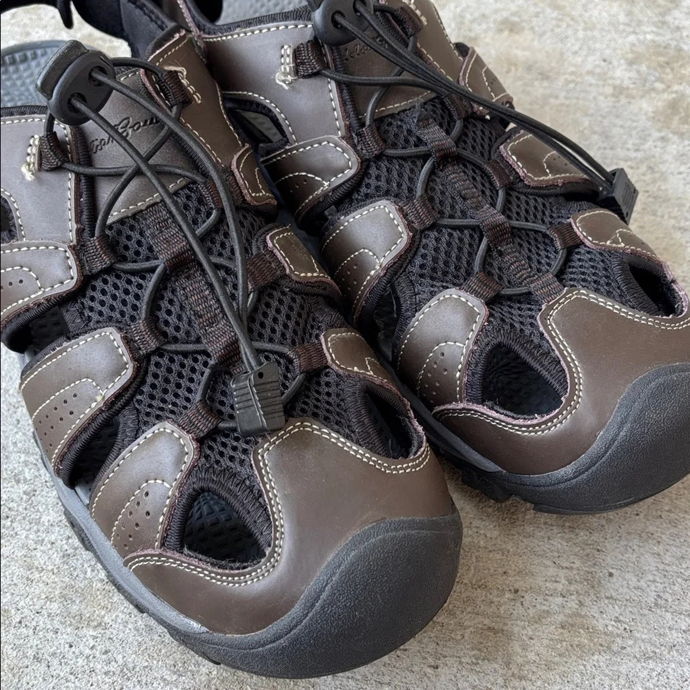 Eddie Bauer Leather Enclosed Toe Bungee Closure Meridian Sandals.